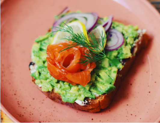 Какво представлява здравословната закуска и какво включва?