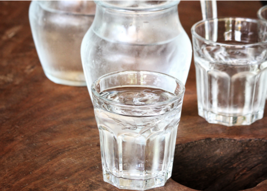 По колко вода трябва да пием на ден и по кое време да я приемаме?