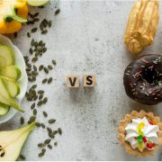 Полезни храни при фастинг диета срещу нездравословни продукти, които я нарушават.