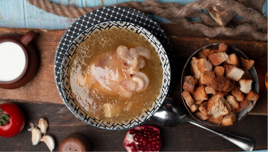 Костен бульон в купа