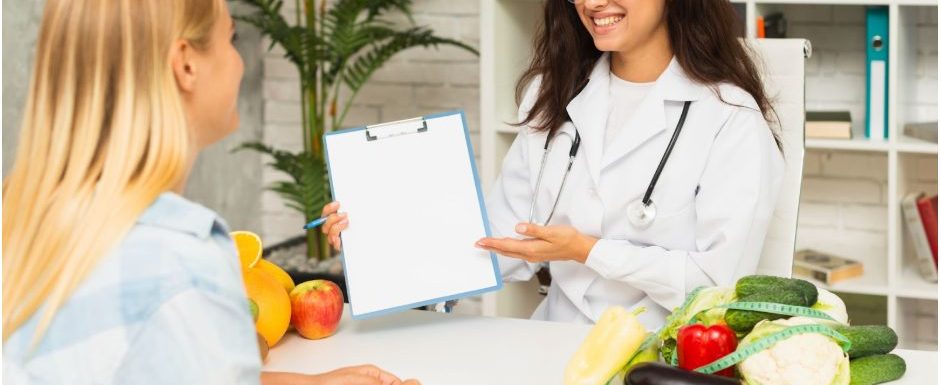 Жена на преглед при медицински диетолог