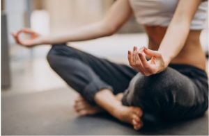 Жена готова за практика на йога