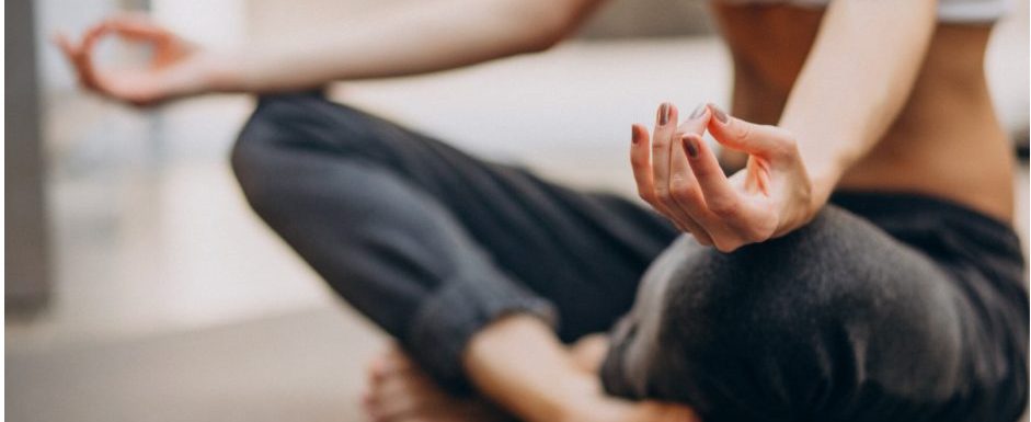 Жена готова за практика на йога