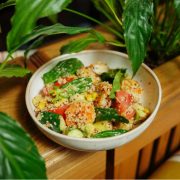 ястие с киноа и зеленчуци